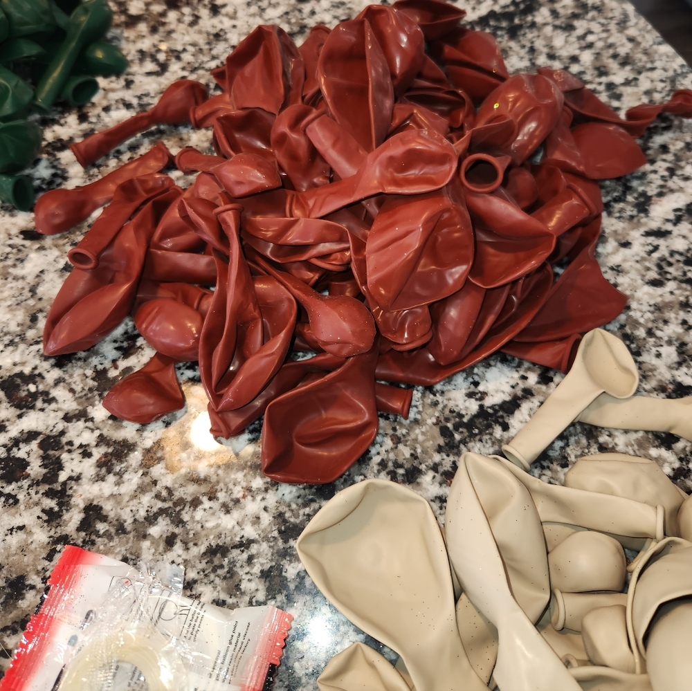 Bag of misc balloons
